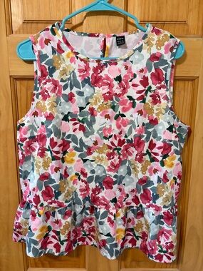 🌹5 for $25🌹 SHEIN Floral Peplum Sleeveless Top